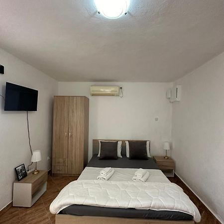 Apartman Nina Risan Exterior foto