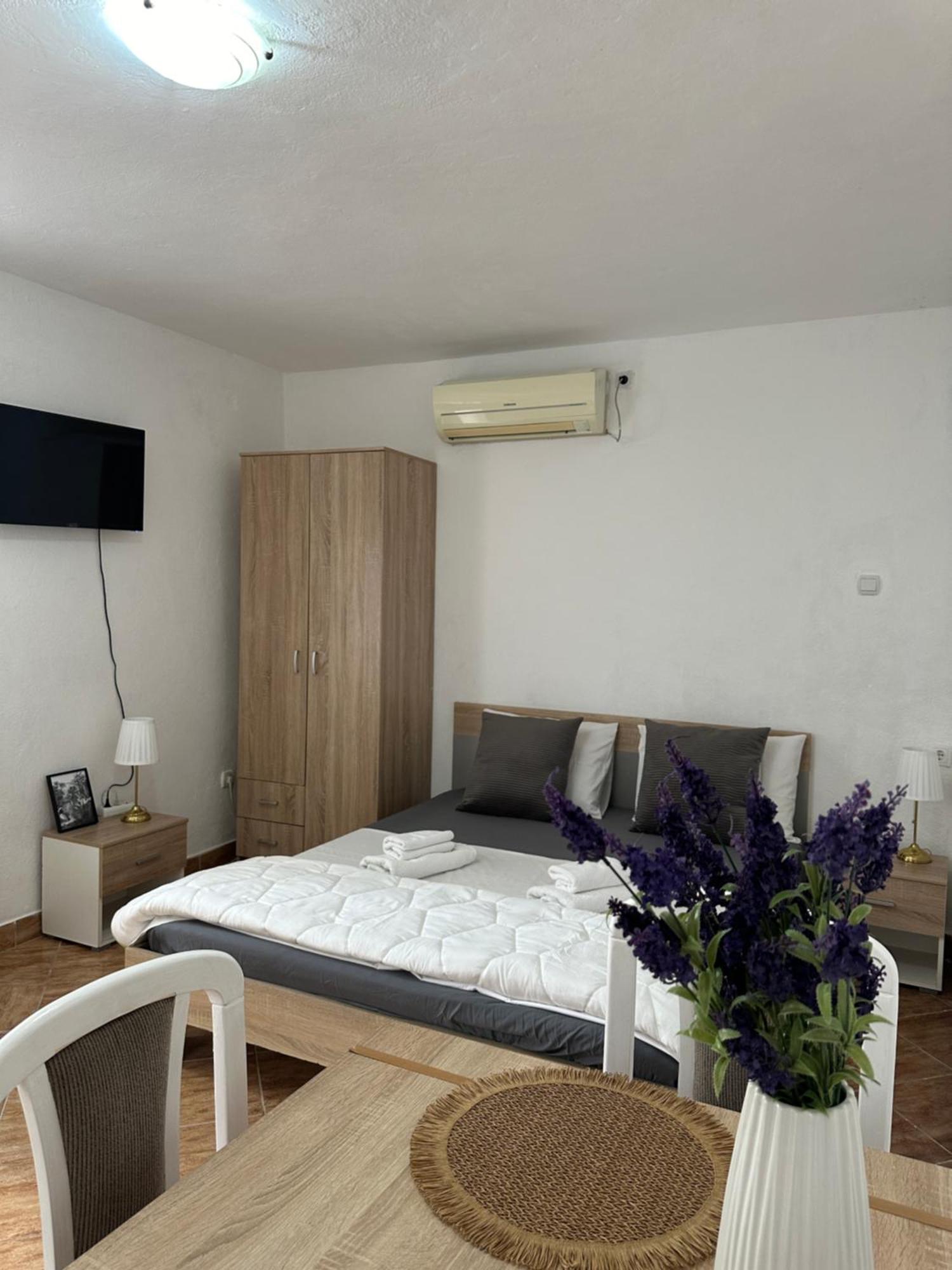 Apartman Nina Risan Exterior foto